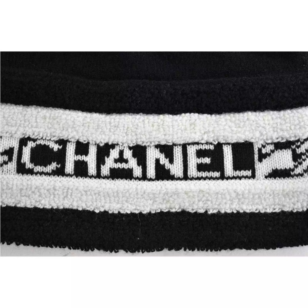 Chanel REV Black White Pom
Pom Cashmere CC Logo Knit Cloche Beanie Winter Hat - Picture 6 of 11